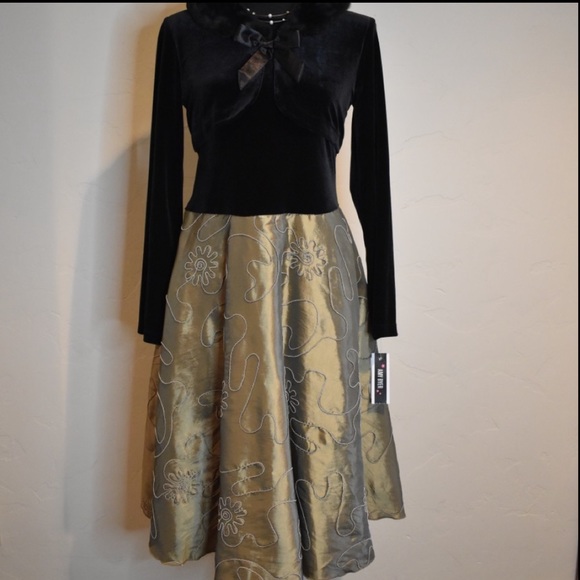Beautiful Amy Byer Winter Dress! - Picture 2 of 13